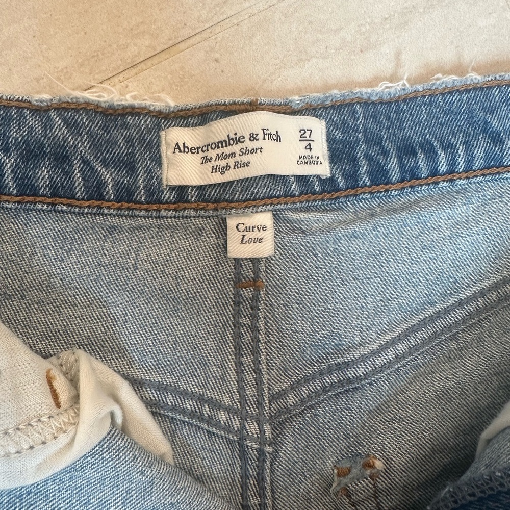 Abercrombie & Fitch - the mom short - high rise - curve love - size 27